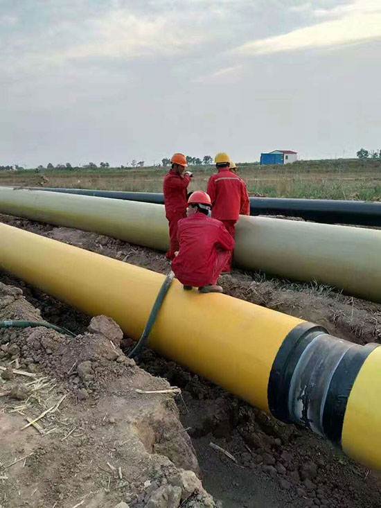淺議聚氨酯外墻保溫應用--建筑管道類的保溫(圖1) 熱力管道保溫聚氨酯噴涂施工